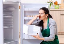 Как избавиться от неприятного запаха в холодильнике