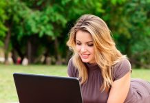 Стоит ли играть в казино Делюкс?