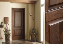 Плюсы и причины популярности межкомнатных дверей из массива дуба