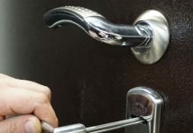 Вскрытие дверных замков в СПб: почему стоит выбирать услуги компании «Гарант», чем выгодны услуги компании «Гарант»