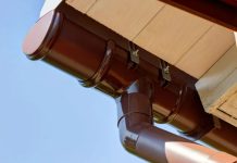 Водосток пластиковый: зачем он нужен в частном секторе