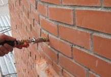 Инъектирование кирпичной кладки: что это, как происходит и зачем нужна услуга