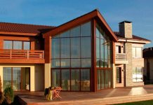 Панорамное остекленение коттеджей: плюсы, оформление и цены