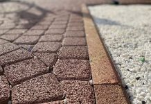 Установка бордюров: этапы и рекомендации