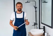 Засоры в канализации: как их устраняют сантехники freepik