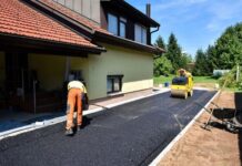Асфальтирование двора частного дома: этапы, стоимость и особенности работ в Ростове-на-Дону